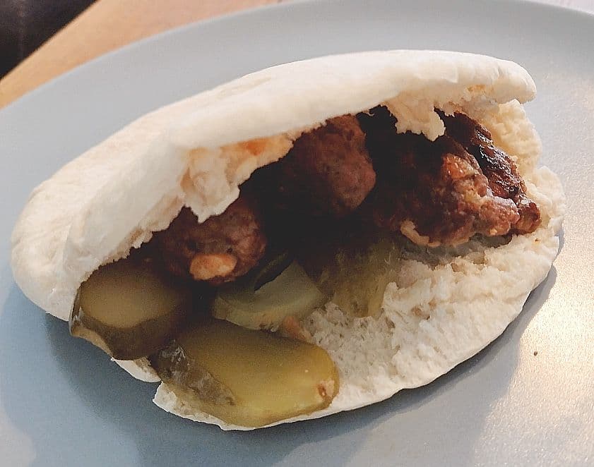 Bosnien och Herzegovinas nationalrätt Cevapcici .