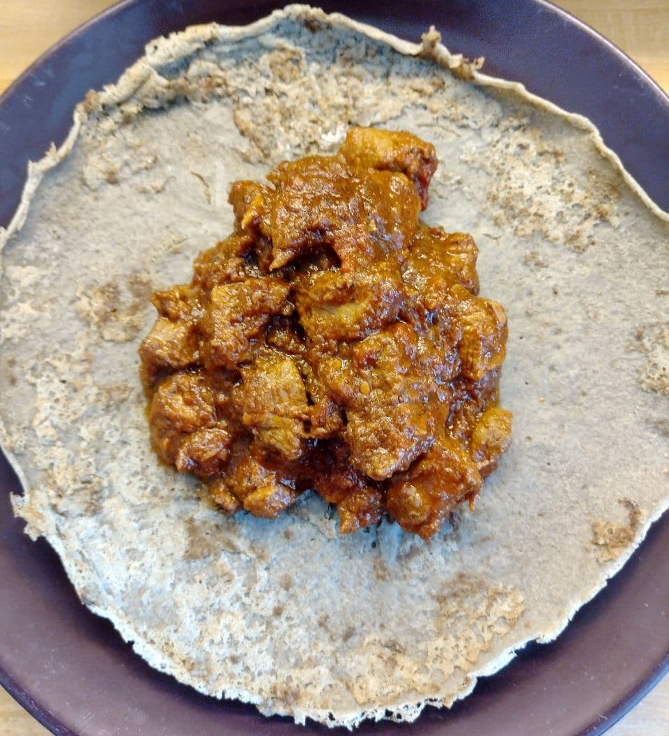Eritreas nationalrätt Injera och Zigni.