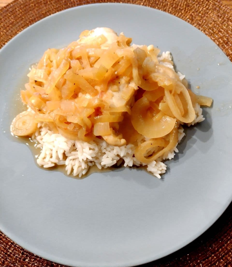 Guineas nationalrätt Poulet Yassa.