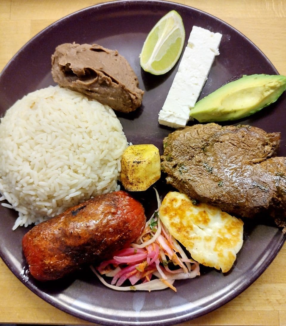Hondurass nationalrätt Plato Tipico.