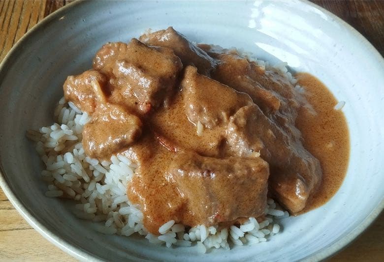 Malis nationalrätt Tigadeguena.