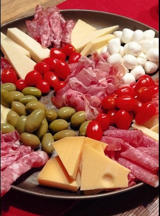 Montenegros nationalrätt Njegusi prosciutto.