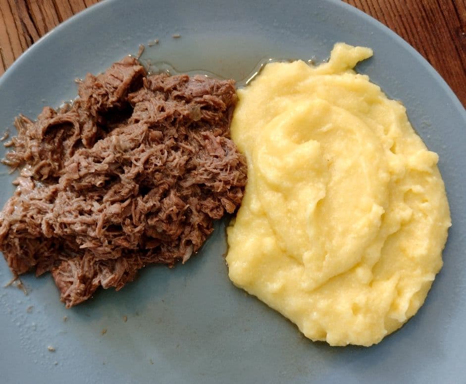 Botswanas nationalrätt Seswaa och pap.